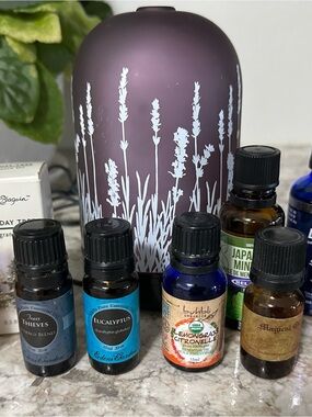 LOT of Essential Oils with Diffuser